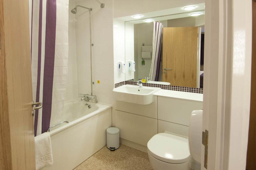 Premier Inn Dundee West Room photo