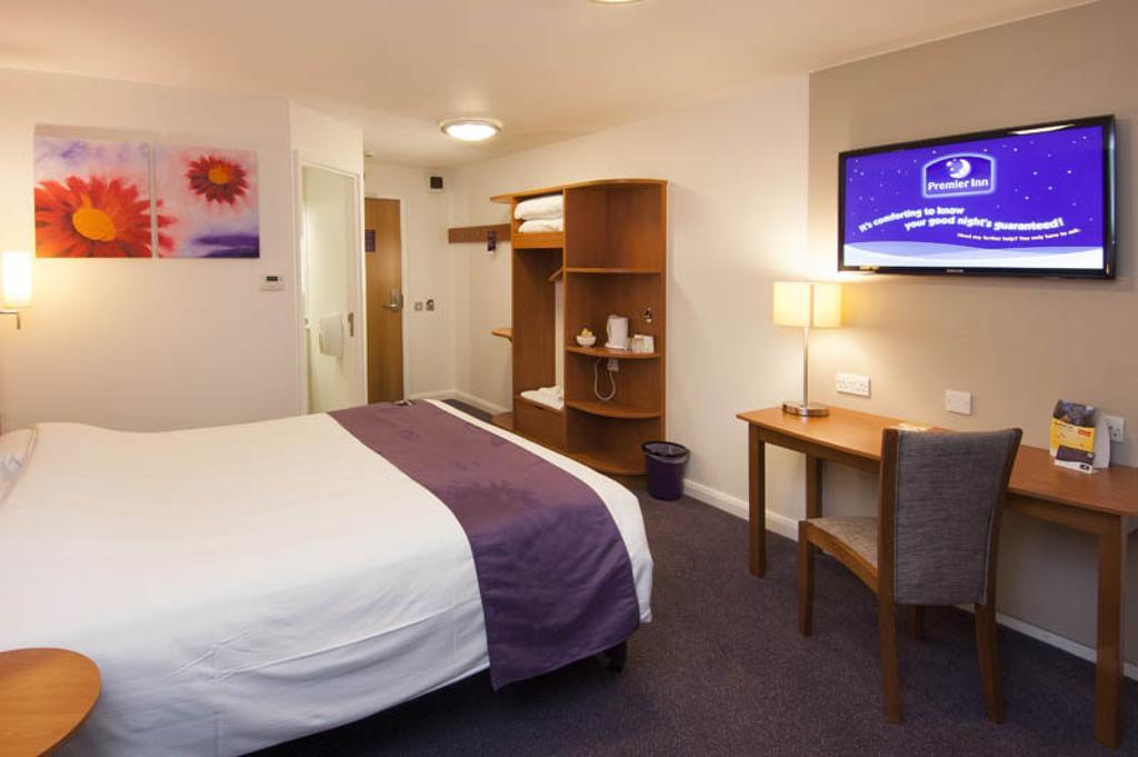 Premier Inn Dundee West Exterior photo
