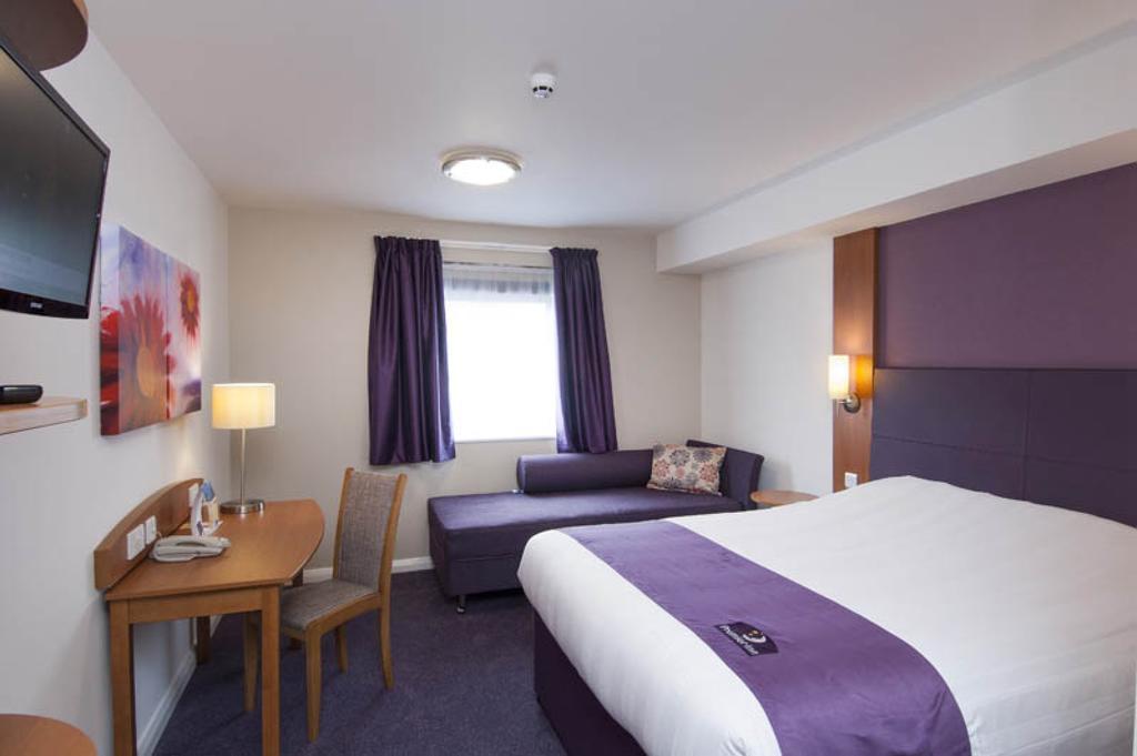 Premier Inn Dundee West Exterior photo