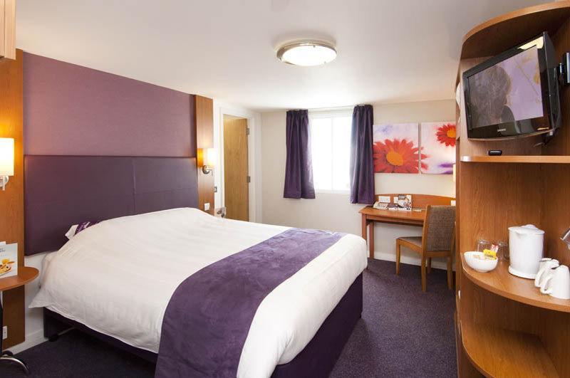 Premier Inn Dundee West Exterior photo
