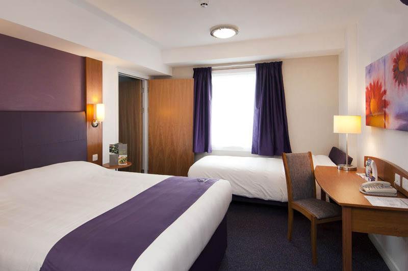 Premier Inn Dundee West Exterior photo