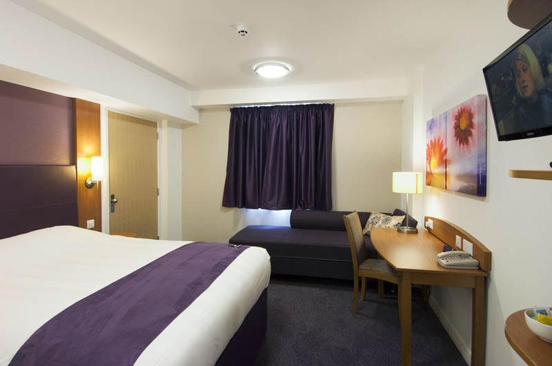 Premier Inn Dundee West Exterior photo